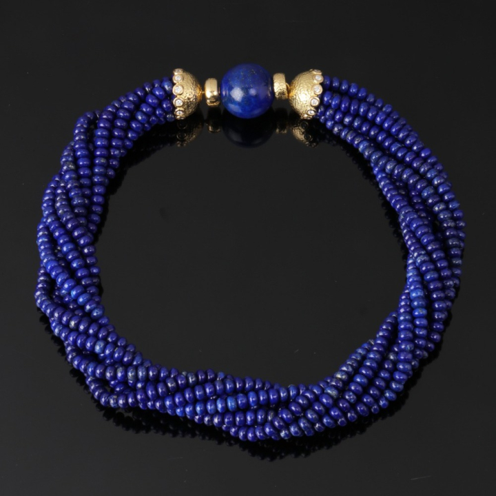 Clotilde, Collana in oro e pietre dure